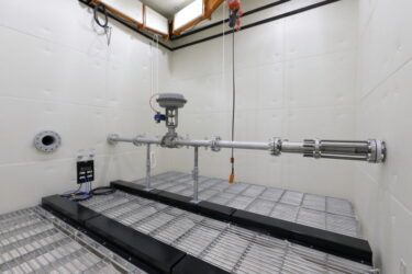アズビル京都に調節弁の流量試験設備を新設 水と空気でＩＥＣ規格に準拠