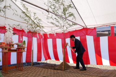 アイカ工業、茨城県古河市の茨城工場内に高級人造石の加工ラインを増設