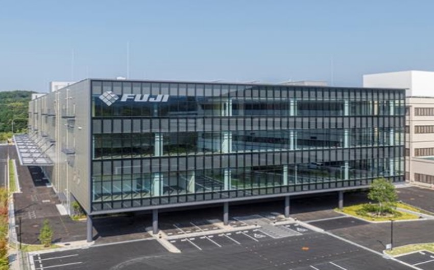 FUJI、愛知県岡崎市の岡崎新工場棟が竣工。電子部品実装ロボット「NXTR 
