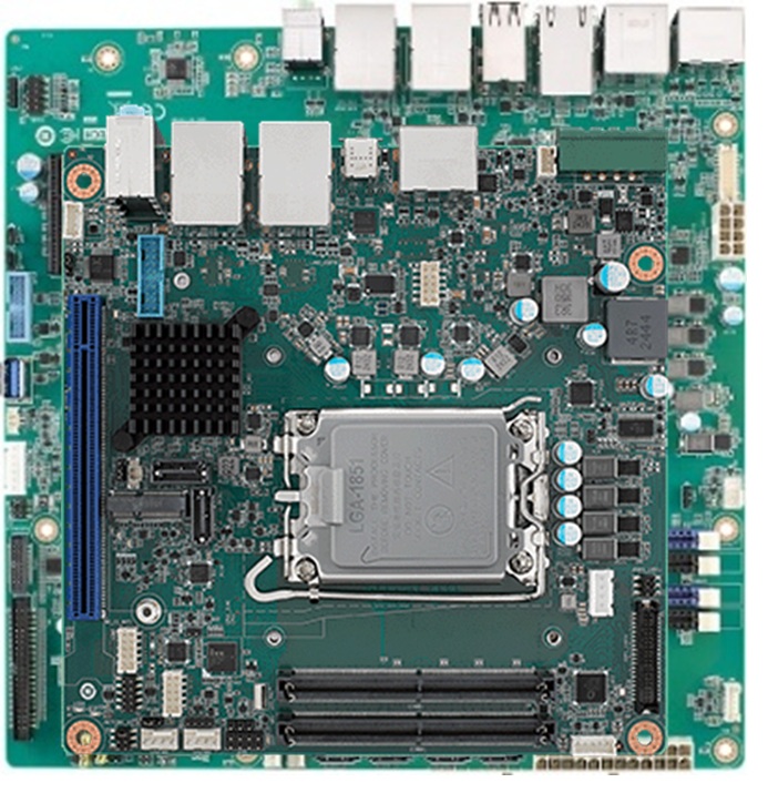 Digital 訝しげ Equipment Corp.社製“Alpha”とマザーボード等
