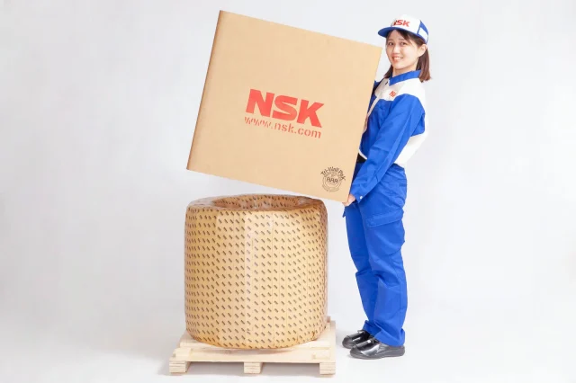 NSK富山、サクラパックスと大形軸受用梱包箱を共同開発 強化段ボール採用でCO2排出量46%削減