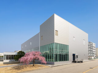 富士フイルム富山化学、富山市の富山研究開発センター内の治験薬製造棟にmRNA治験薬の新設備導入