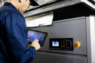 日立産機システム、産業機器の運用・保守支援サービス「HMAX Industry」提供開始 生成AIによる対話形式で現場対処法を提示