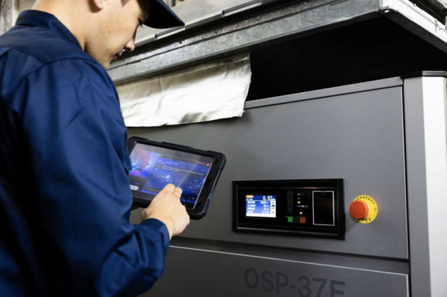 日立産機システム、産業機器の運用・保守支援サービス「HMAX Industry」提供開始 生成AIによる対話形式で現場対処法を提示