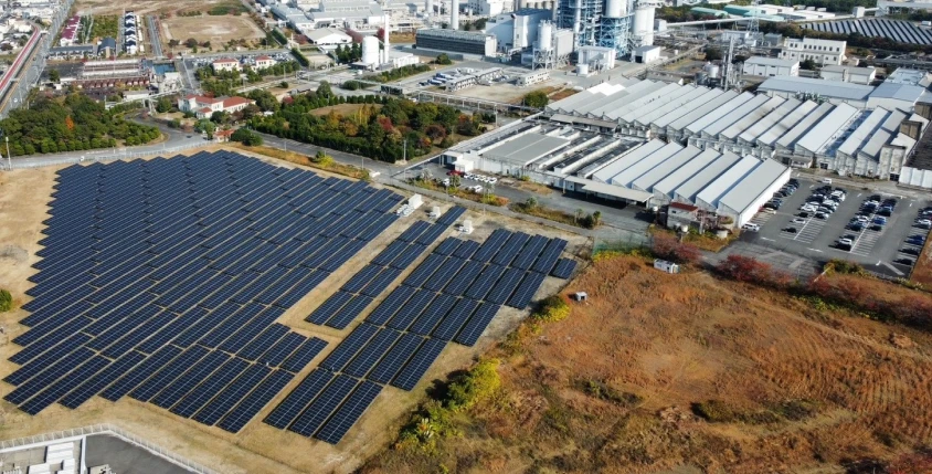 エア・ウォーター、山口県防府工場で大規模太陽光発電設備が稼働開始