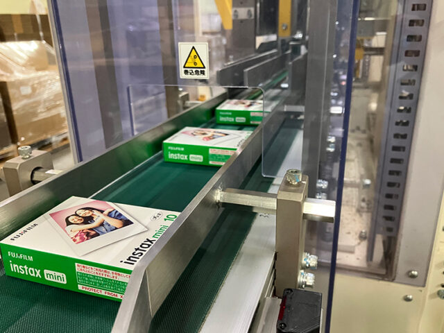 富士フイルム、チェキフィルム増産に50億円追加投資 2022年度比で生産能力5割増へ