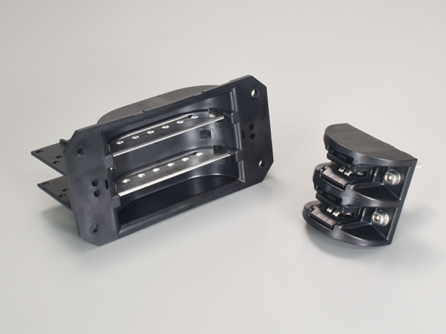 日本航空電子工業、自走ロボットの自動充電向けフローティングコネクタ「DW15シリーズ」発売