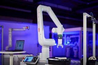 ABBロボティクス、高速・高可搬協働ロボットPoWaシリーズ発売 可搬重量7kg〜30kgまで6機種ラインナップ