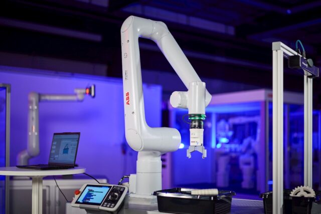 ABBロボティクス、高速・高可搬協働ロボットPoWaシリーズ発売 可搬重量7kg〜30kgまで6機種ラインナップ