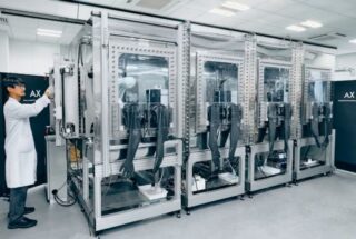 島津製作所、アステラス製薬と共同で反応条件スクリーニング用ロボットHTE自動化装置を開発